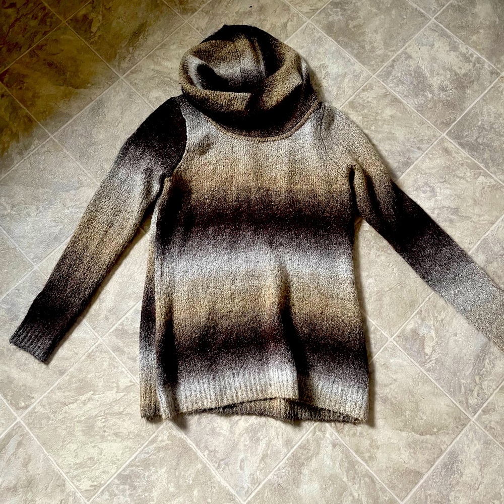 Fall/winter women’s sweater three tone colors size m